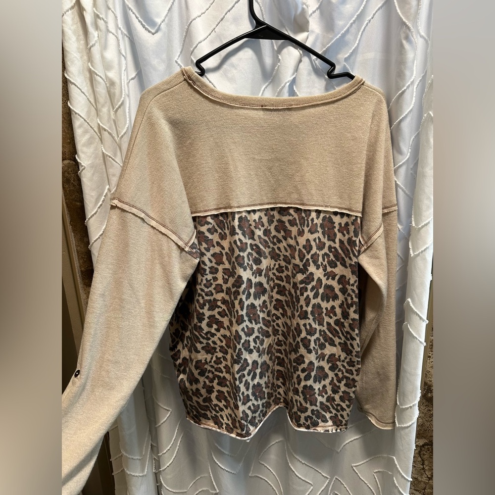 Cute she & sky long sleeve top. Size Large